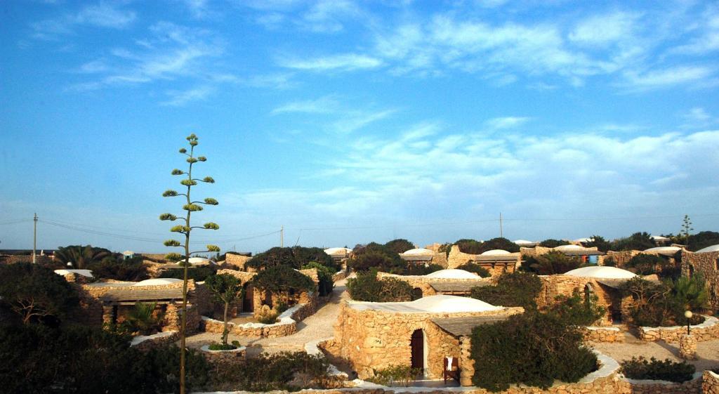 Отель I Dammusi Di Borgo Cala Creta Лампедуза Экстерьер фото